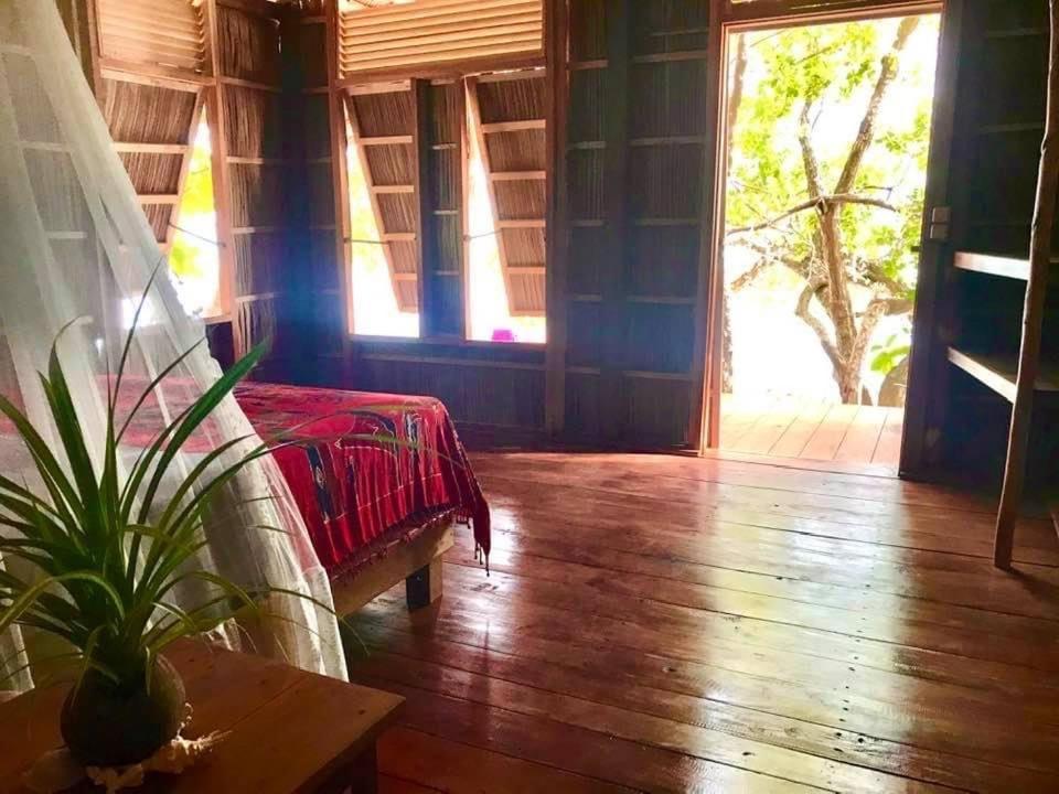 Tabari Dive Lodge Pulau Mansuar Экстерьер фото